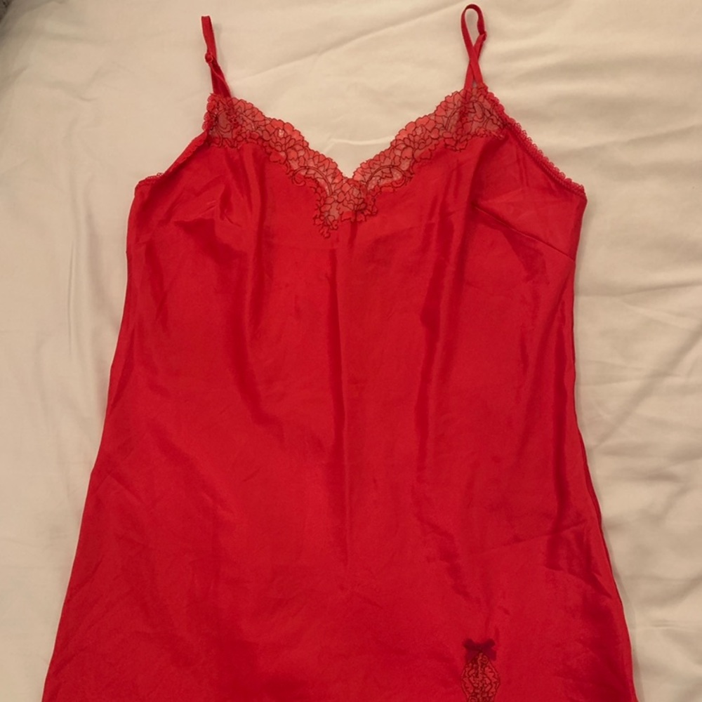 VS red slip ♥️♥️♥️💌💌💌
